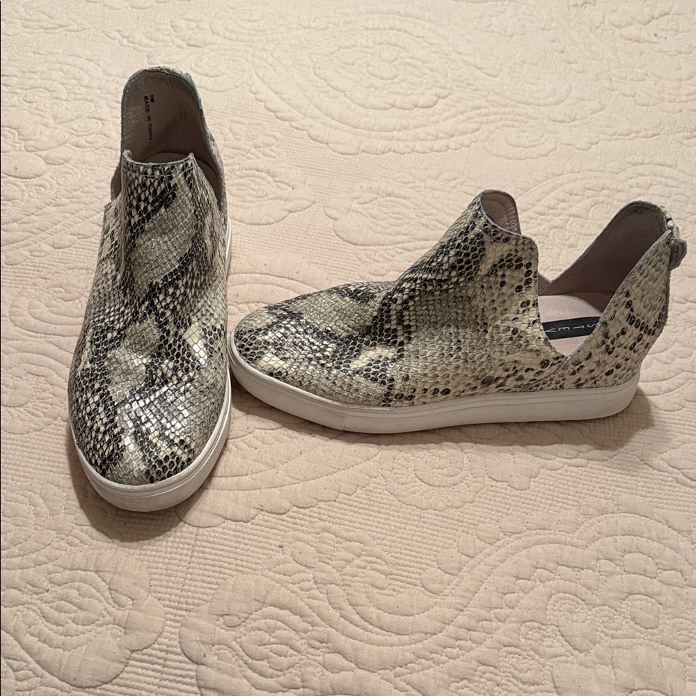 Women's Snake Print Slip-On Sneakers